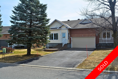 Stittsville End Unit Row: 3 bedroom