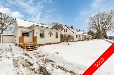 Carlington Detached: 1+1 Stainless Steel Appliances, Granite Countertop, Tile Backsplash, Rain Shower, Glass Shower, Hardwood Floors